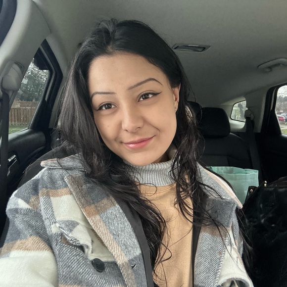 Meet your Posher, Jessica - Picture 3 of 3